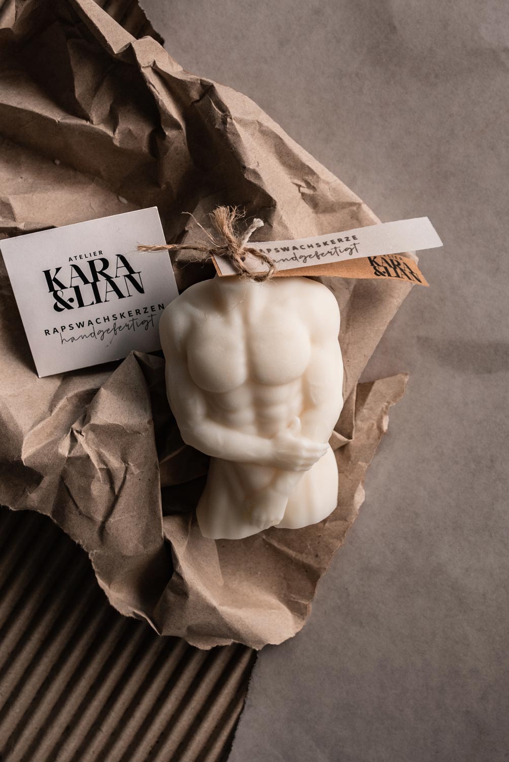 SHY NOA // körperkerze