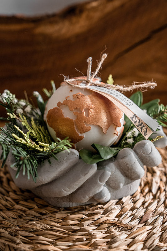 SET // MIR & UKI // skulpturkerze mit kerzenuntersetzer