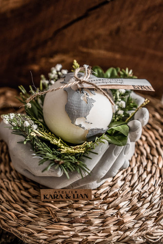 SET // MIR & UKI // skulpturkerze mit kerzenuntersetzer