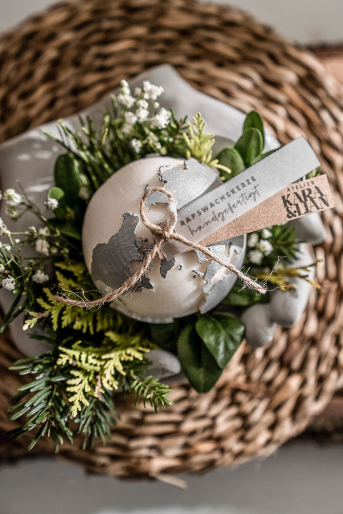 SET // MIR & UKI // skulpturkerze mit kerzenuntersetzer